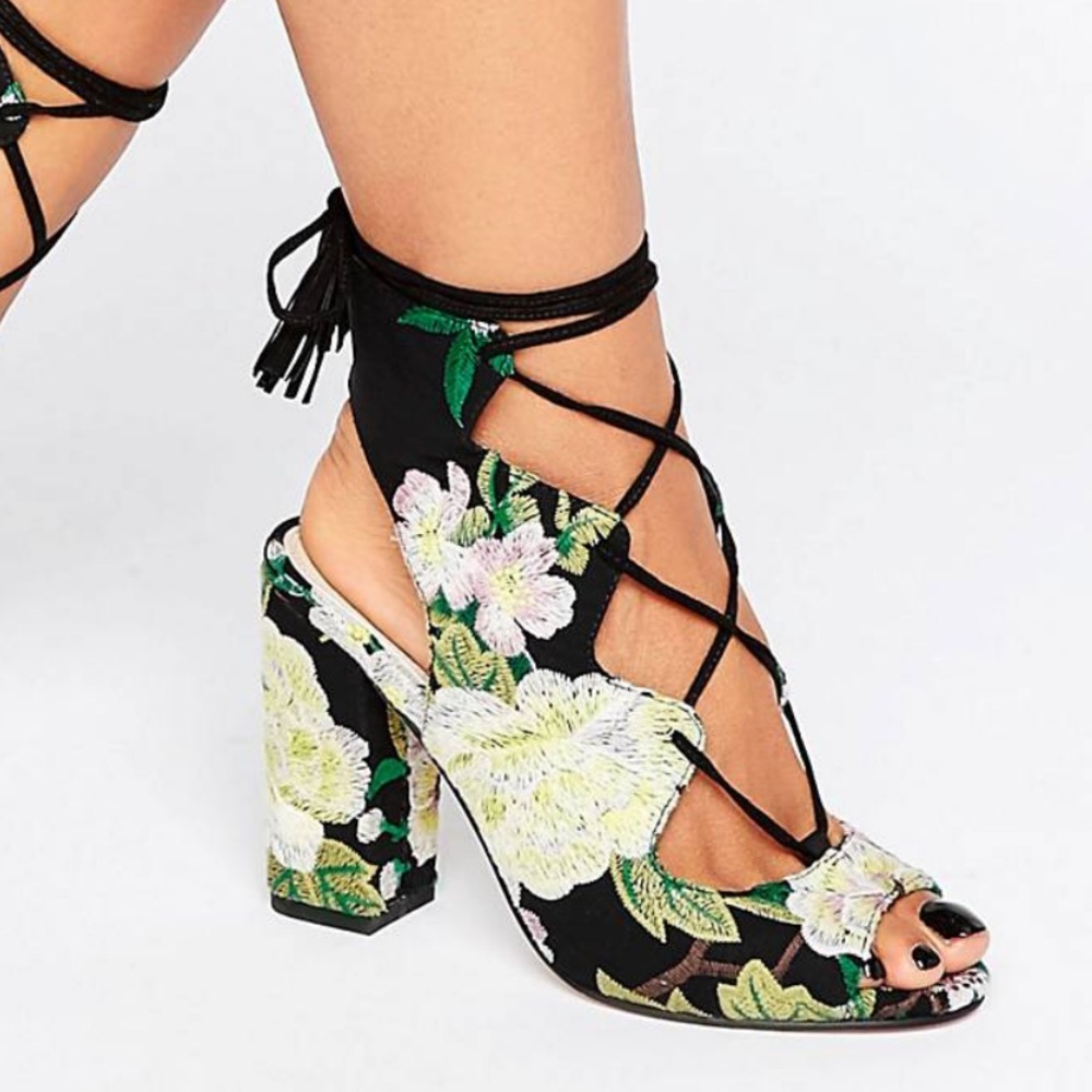 Lace up shoes